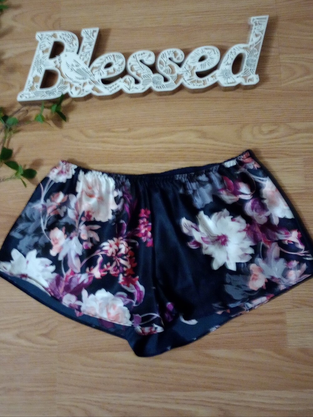 Lilac+London floral satin pajama shorts size Medium